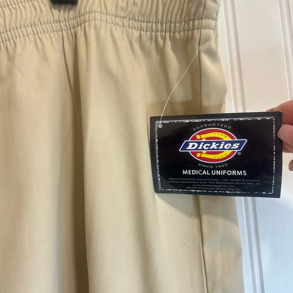 Dickies  Medical Light Tan Cargo Pants for Men 2X elastic waist NEW.